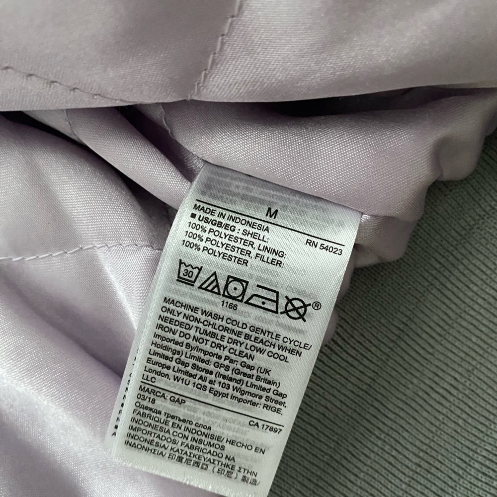GAP Silver Grey Satin Bomber Jacket Lavender Quilted Lining Size Medium - Picture 6 of 7